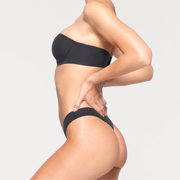 SKIMS FITS EVERYBODY STRAPLESS BRA 'ONYX' - Picture 8 of 9